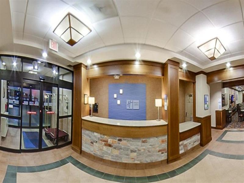 Holiday Inn Express Hotel & Suites Coralville By Ihg Exterior photo