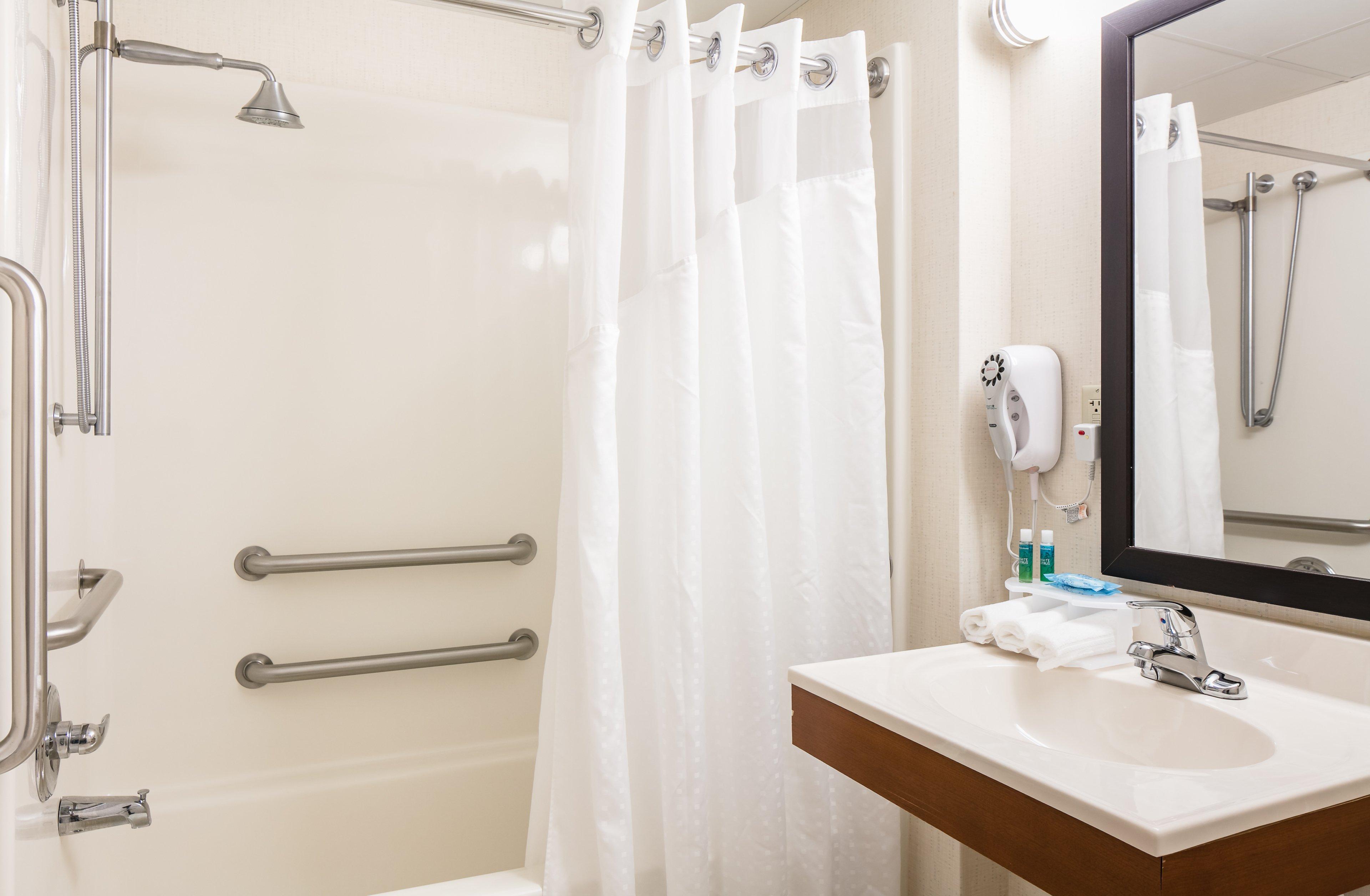 Holiday Inn Express Hotel & Suites Coralville By Ihg Exterior photo