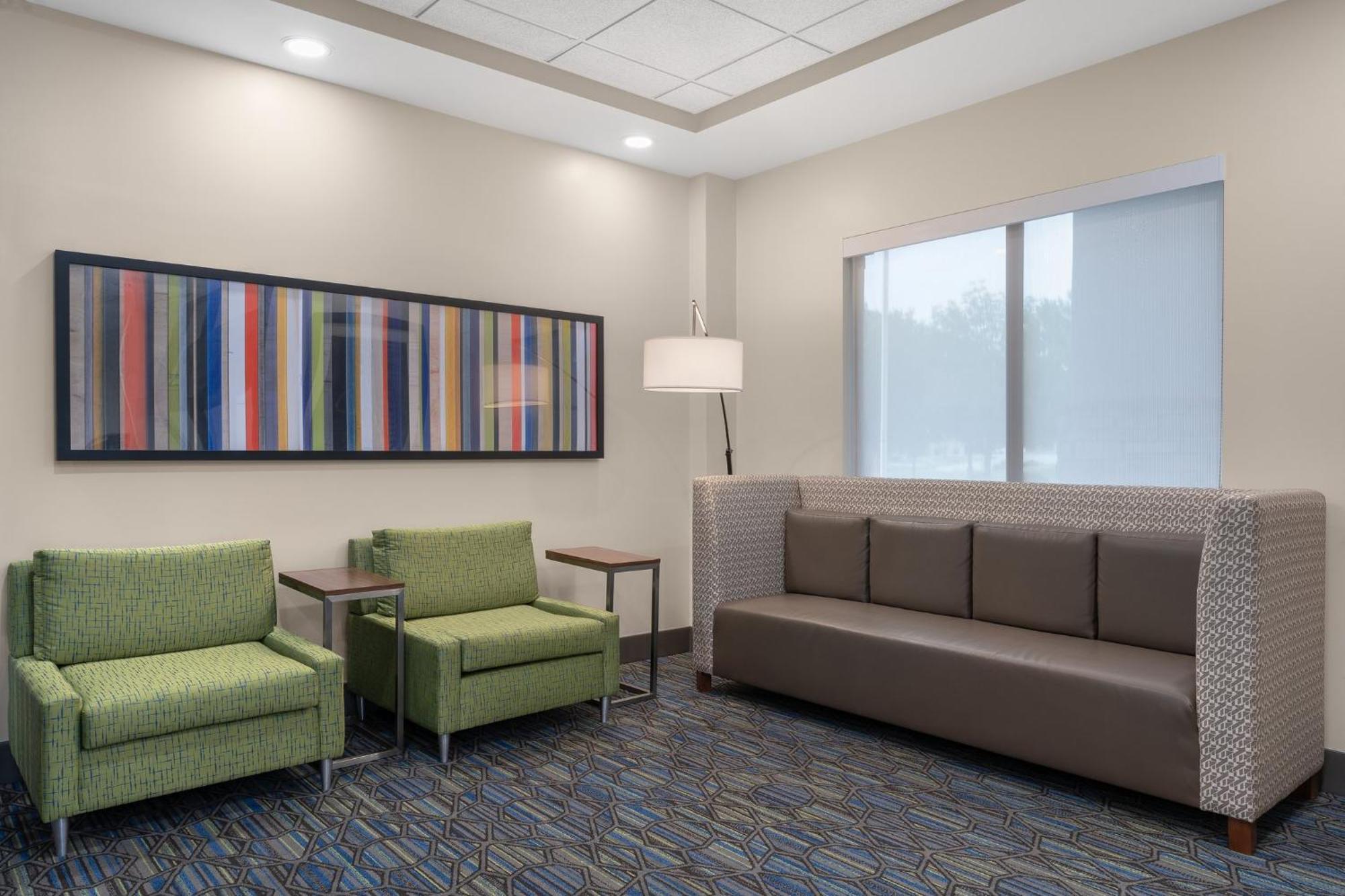 Holiday Inn Express Hotel & Suites Coralville By Ihg Exterior photo
