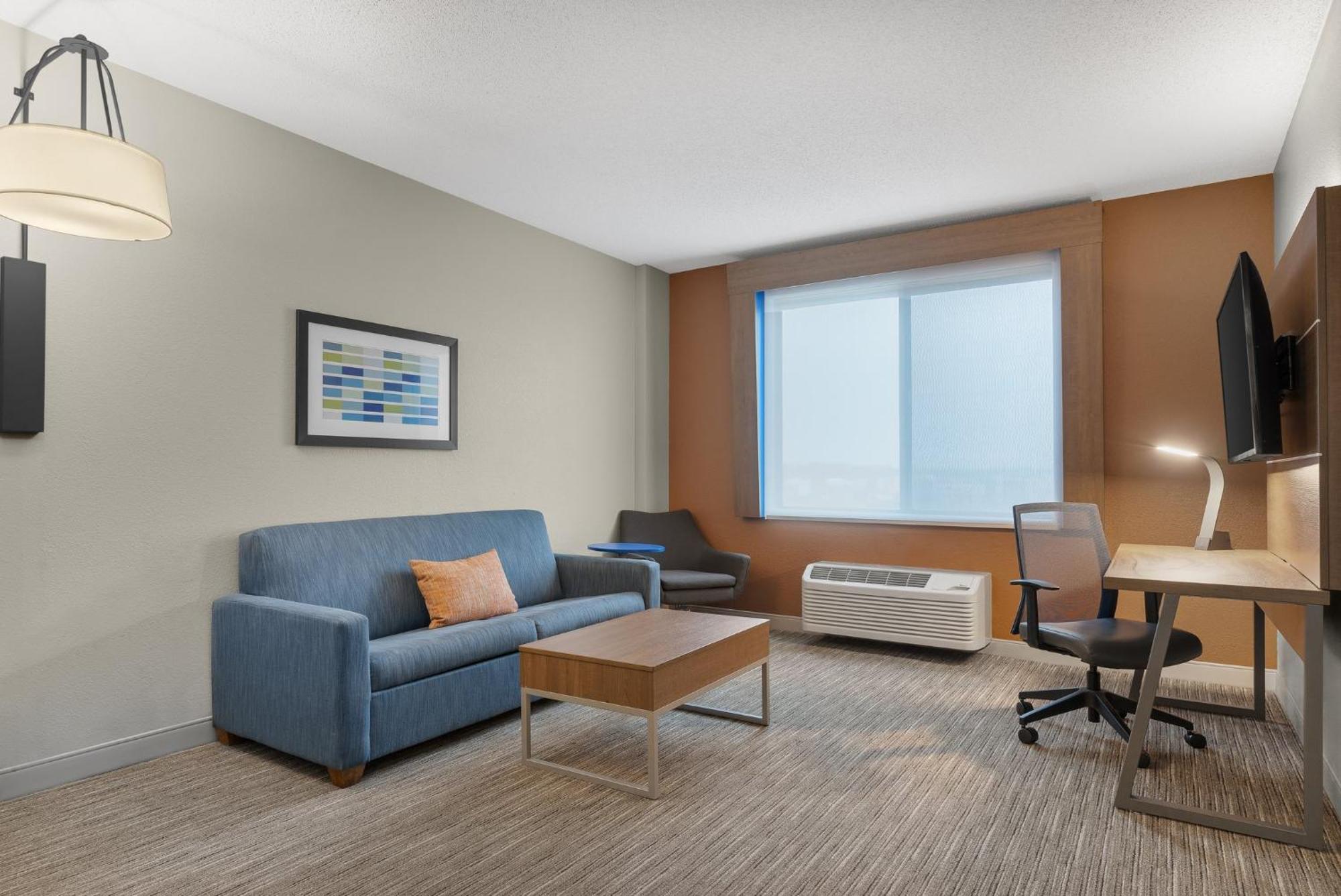 Holiday Inn Express Hotel & Suites Coralville By Ihg Exterior photo