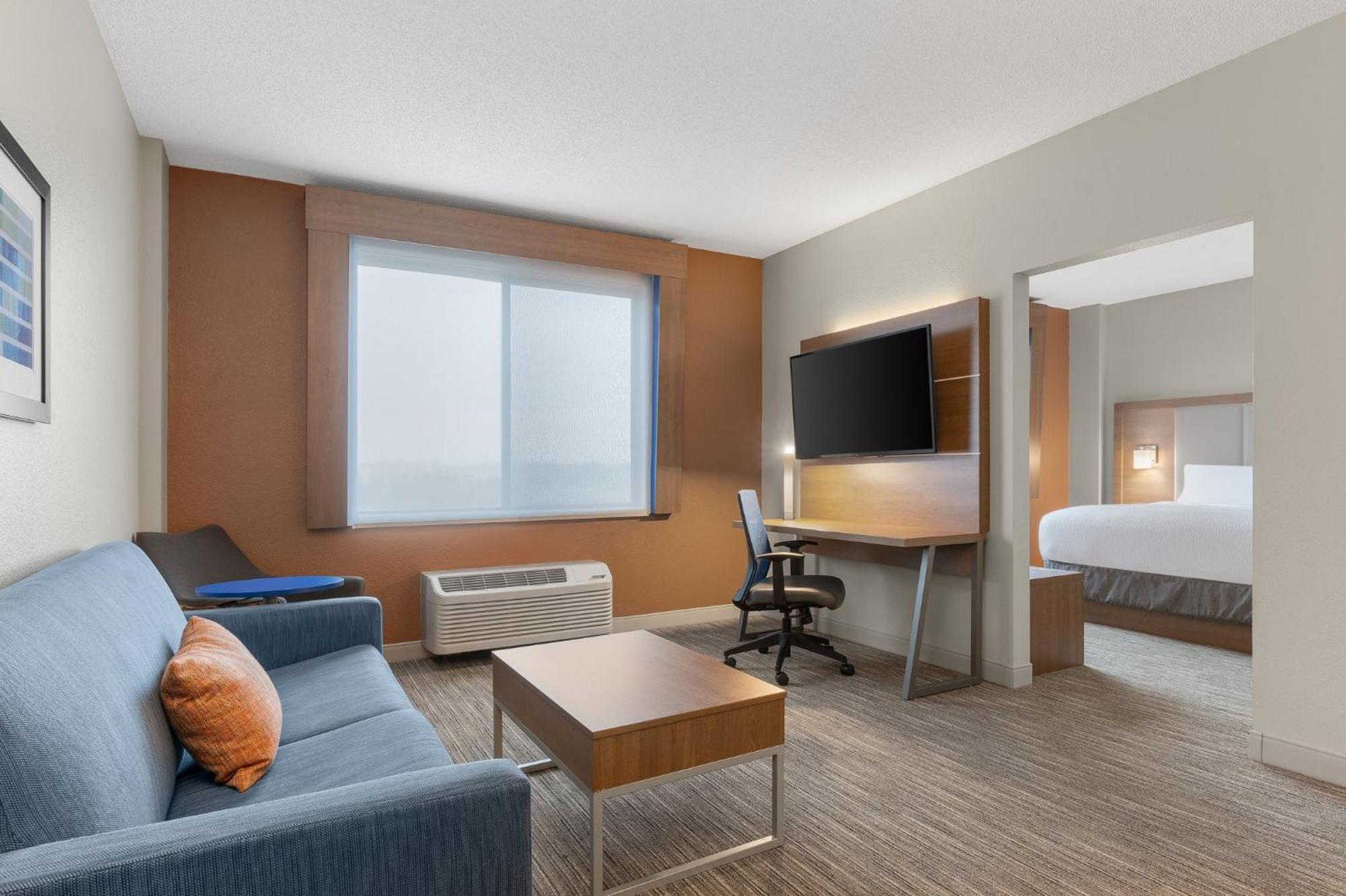 Holiday Inn Express Hotel & Suites Coralville By Ihg Exterior photo