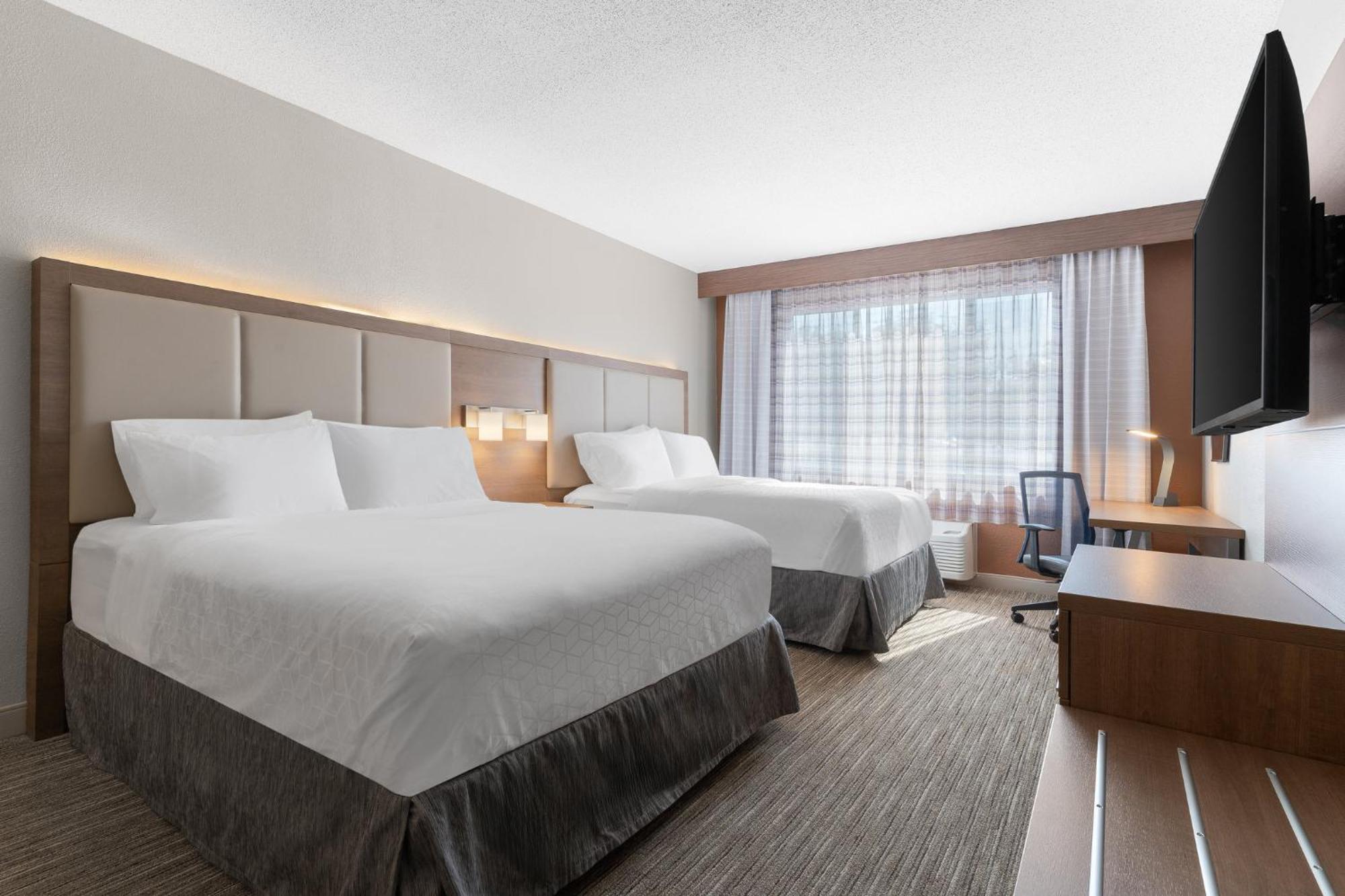 Holiday Inn Express Hotel & Suites Coralville By Ihg Exterior photo