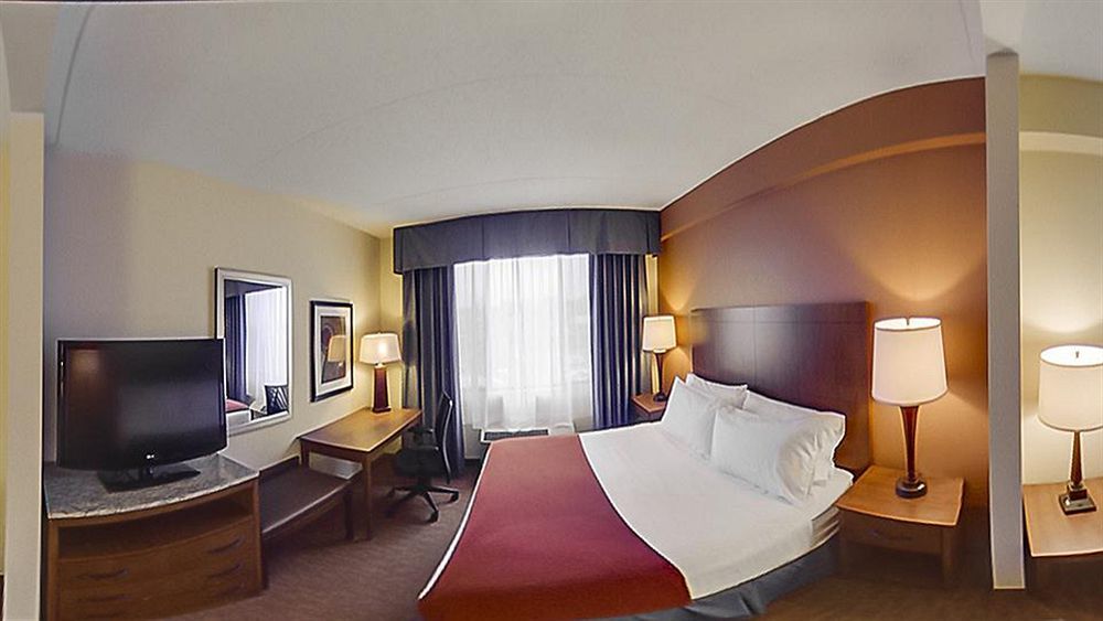Holiday Inn Express Hotel & Suites Coralville By Ihg Exterior photo