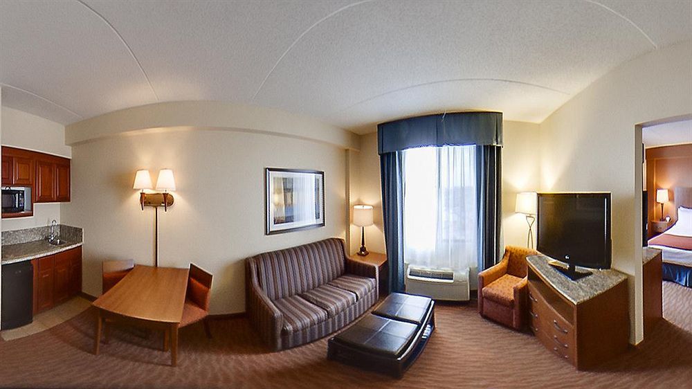 Holiday Inn Express Hotel & Suites Coralville By Ihg Exterior photo
